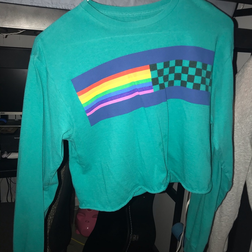 Green cropped tee